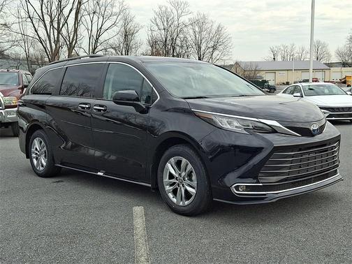 2024 Toyota Sienna XLE