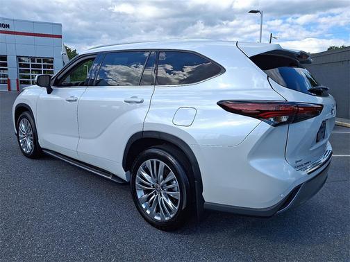 2024 Toyota Highlander Platinum