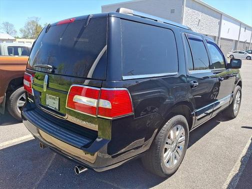 2011 Lincoln Navigator Base