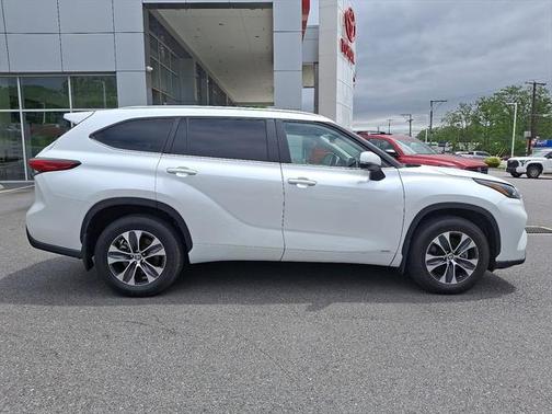 2023 Toyota Highlander Hybrid XLE
