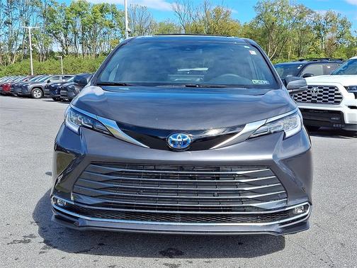 2025 Toyota Sienna Limited 7-Passenger