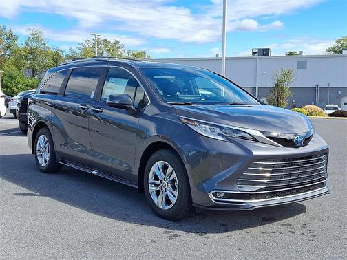 2025 Toyota Sienna Limited 7-Passenger