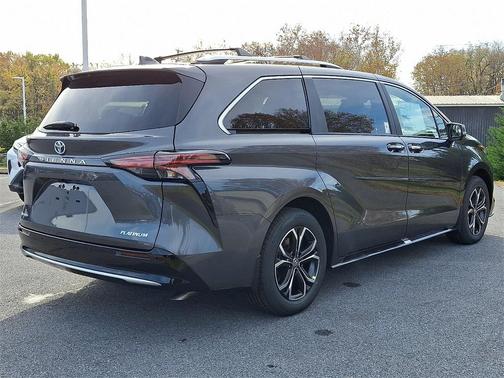2025 Toyota Sienna Platinum
