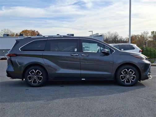 2025 Toyota Sienna Platinum