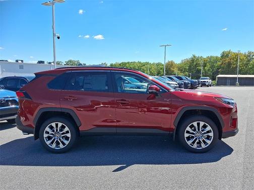 2025 Toyota RAV4 XLE Premium