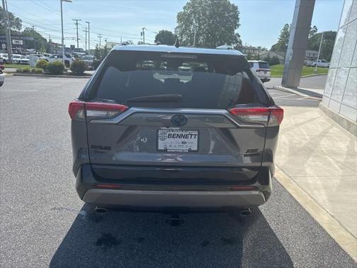 2021 Toyota RAV4 Hybrid SE