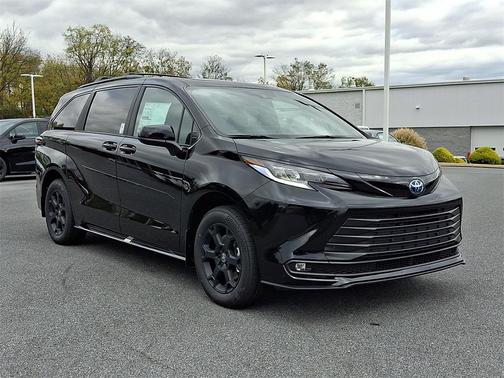 2025 Toyota Sienna Woodland Edition