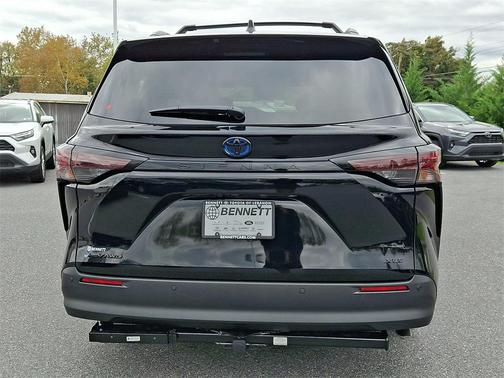 2025 Toyota Sienna Woodland Edition