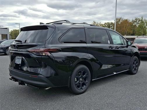 2025 Toyota Sienna Woodland Edition
