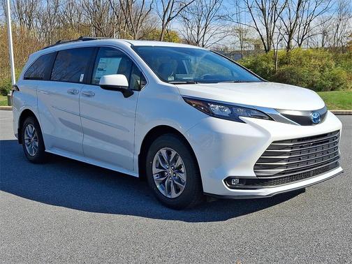 2025 Toyota Sienna XLE