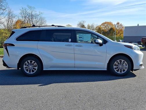 2025 Toyota Sienna XLE