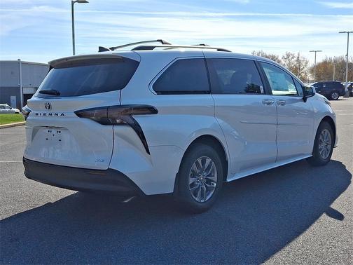 2025 Toyota Sienna XLE