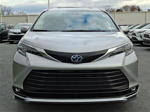 2025 Toyota Sienna XLE