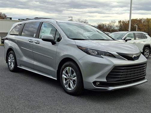 2025 Toyota Sienna XLE