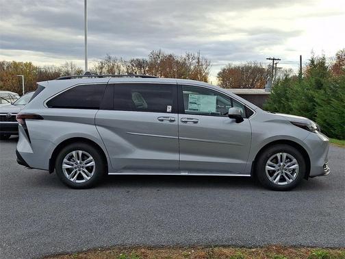 2025 Toyota Sienna XLE