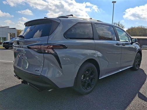2025 Toyota Sienna Woodland Edition