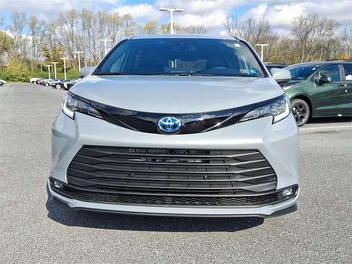 2025 Toyota Sienna Woodland Edition