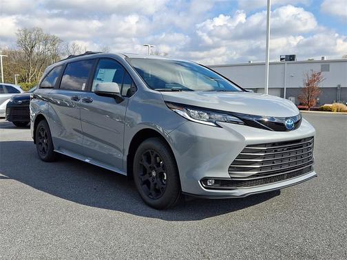 2025 Toyota Sienna Woodland Edition