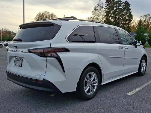 2024 Toyota Sienna XLE