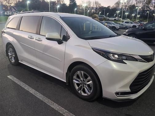 2024 Toyota Sienna XLE