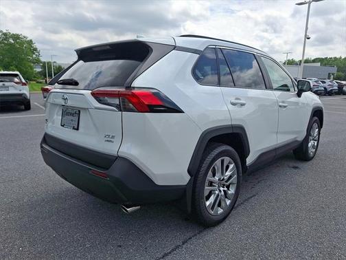 2025 Toyota RAV4 XLE Premium