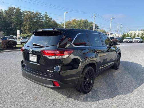2019 Toyota Highlander SE