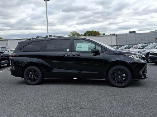 2025 Toyota Sienna Woodland Edition