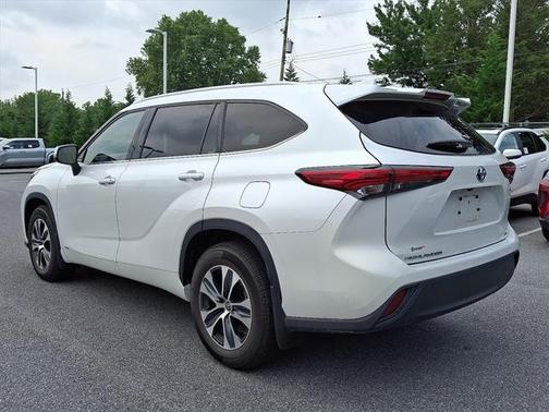 2022 Toyota Highlander Hybrid XLE