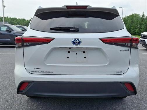 2022 Toyota Highlander Hybrid XLE