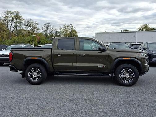 2023 GMC Canyon AT4