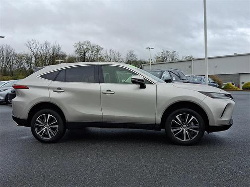 2022 Toyota Venza LE