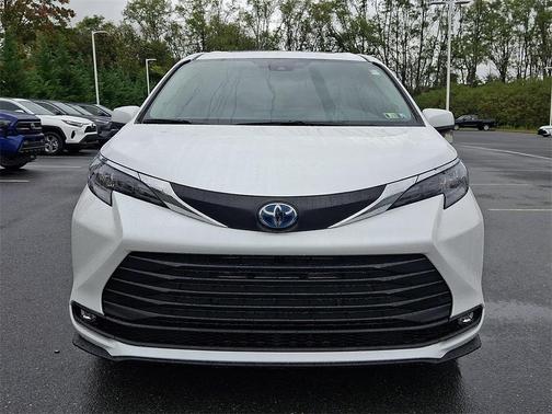 2025 Toyota Sienna XLE 7 Passenger