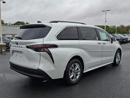 2025 Toyota Sienna XLE 7 Passenger