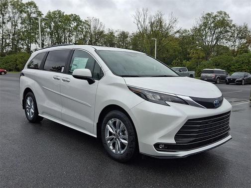 2025 Toyota Sienna XLE 7 Passenger
