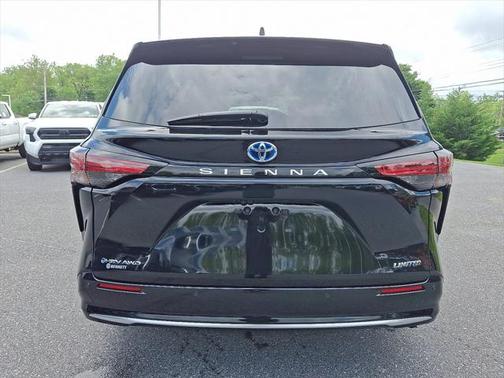 2025 Toyota Sienna Limited 7-Passenger