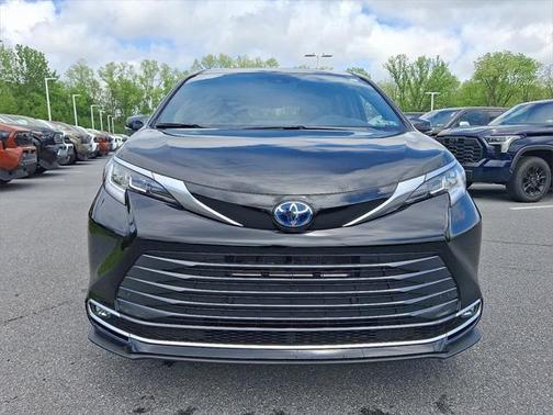 2025 Toyota Sienna Limited 7-Passenger