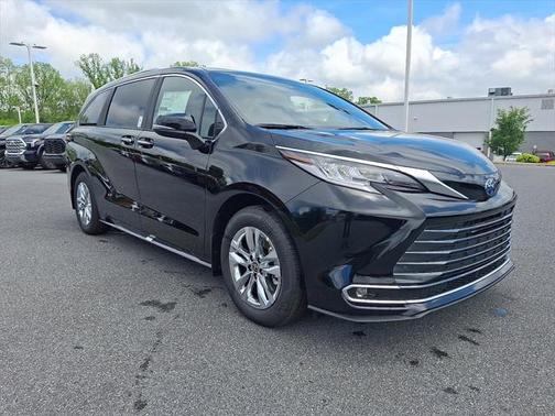 2025 Toyota Sienna Limited 7-Passenger