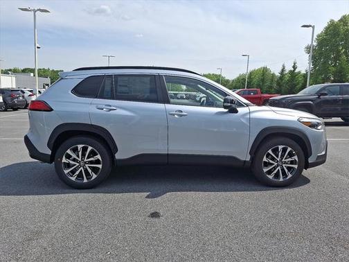 2025 Toyota Corolla Cross XLE