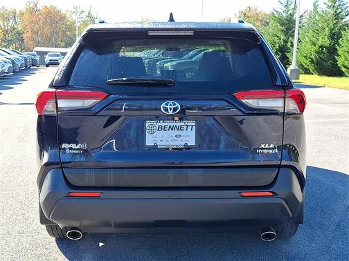 2022 Toyota RAV4 Hybrid XLE