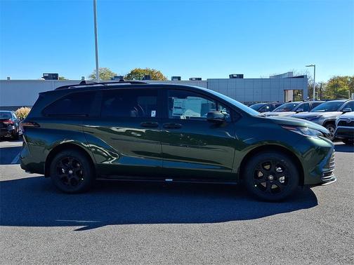 2025 Toyota Sienna Woodland Edition