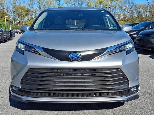 2025 Toyota Sienna XLE 7 Passenger