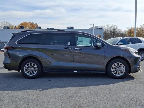 2025 Toyota Sienna XLE