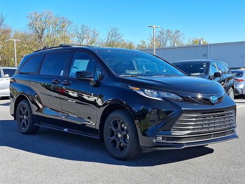 2025 Toyota Sienna Woodland Edition