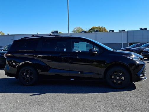 2025 Toyota Sienna Woodland Edition