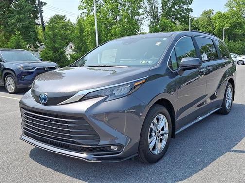 2025 Toyota Sienna XLE 7 Passenger