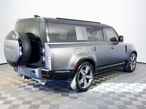 2025 Land Rover Defender V8