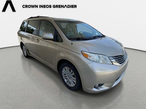 Sandy Beach Metallic 2011 Toyota Sienna XLE