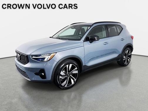 Thunder Grey Metallic 2023 Volvo XC40 B5 Plus Dark Theme