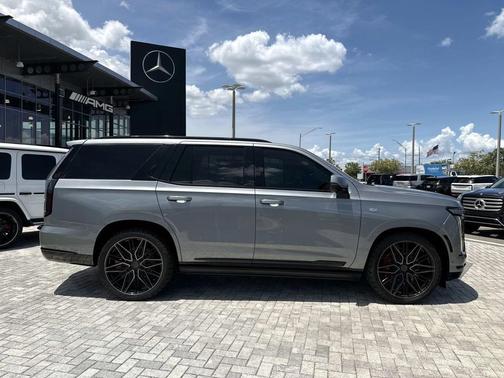 Argent Silver Metallic 2026 Cadillac Escalade Sport Platinum