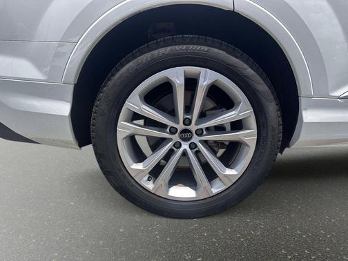 White 2025 Audi Q7 55 Premium Plus